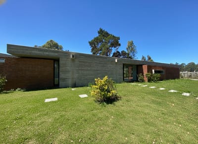 CASA PUNTA COLORADA MALDONADO HALIFAX CA502617  3 DORMITORIOS 2 BAÑOS