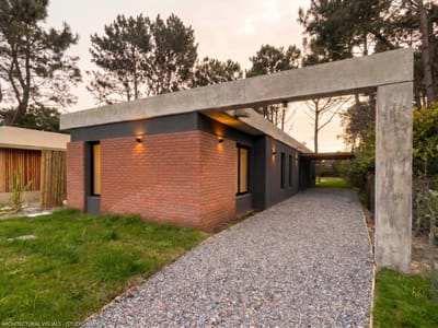 CASA PUNTA COLORADA MALDONADO DORADO I CA502758  3 DORMITORIOS 3 BAÑOS