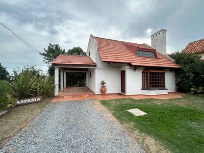 CASA PLAYA HERMOSA MALDONADO ASPASIA CA502800  3 DORMITORIOS 2 BAÑOS