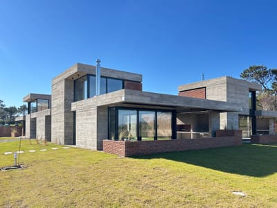 CASA PUNTA COLORADA MALDONADO BRISA CA502829  3 DORMITORIOS 2 BAÑOS