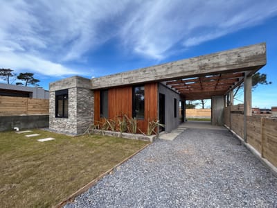 CASA PUNTA COLORADA MALDONADO BÉTON I CA502865  3 DORMITORIOS 2 BAÑOS