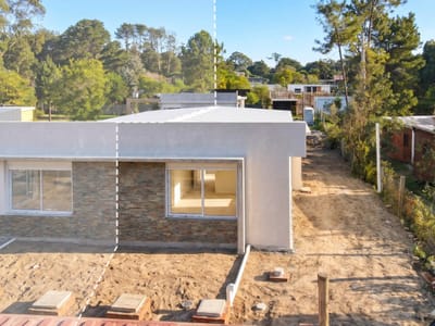 CASA PUNTA COLORADA MALDONADO PROPIEDAD HORIZONTAL CA502909  2 DORMITORIOS 1 BAÑOS
