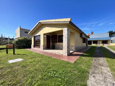 CASA PROA AL MAR MALDONADO ADONAY CA503083  3 DORMITORIOS 3 BAÑOS