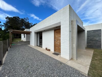 CASA PUNTA COLORADA MALDONADO HORUS I CA503143  2 DORMITORIOS 2 BAÑOS