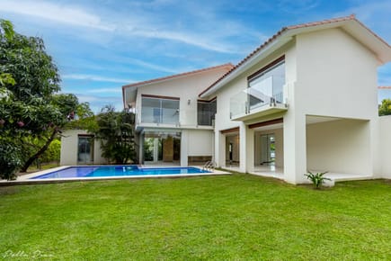 CASA EN VENTA - COLINAS 1 (URUBO)
