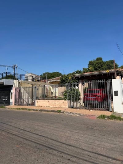 En VENTA casa en el residencial barrio Cerro Cora de Lambare