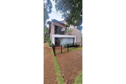 Local Comercial en Alquiler en Carmelitas de 2 Plantas