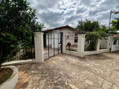 VENDO CASA EN LAMBARÉ