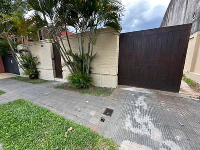 VENDO AMPLIA PROPIEDAD A CUADRAS DE LA CUADRITA
