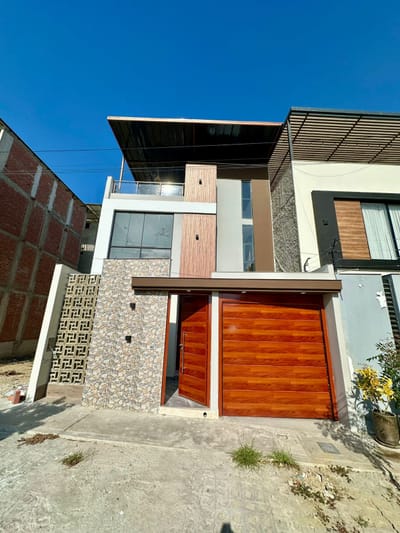 HERMOSA CASA CON PISCINA - URBANIZACION BOULEVARK PARK PLAZA