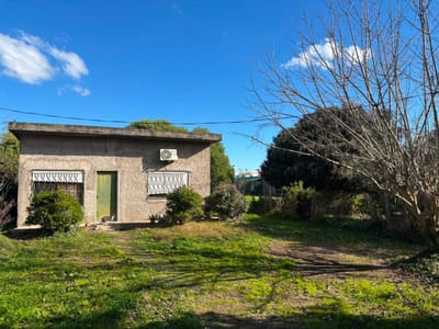 Casa de 2 dormitorios con jardín y fondo (solar de 604 m2) en Progreso Canelones