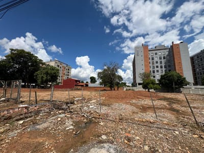 Importante terreno de 5.028 m2 en esquina zona CIT