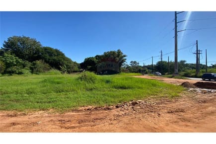Vendo terreno de 1.480m2 en esquina sobre Av. Laguna Grande 