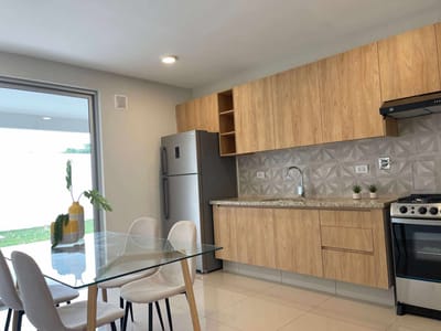 Casa de un piso a estrenar en zona norte.