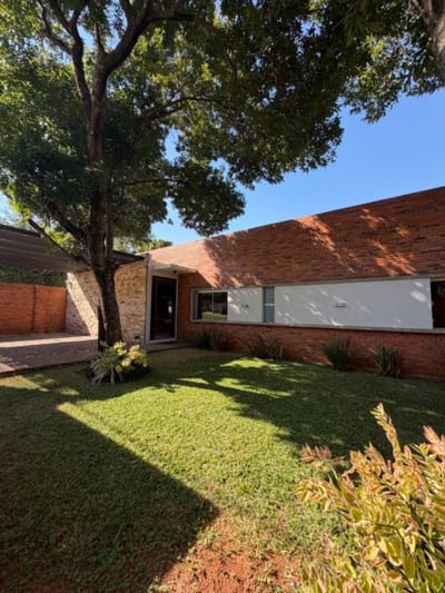 Amplia residencia con piscina zona San Bernardino