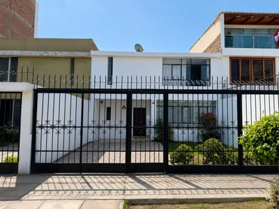 Vendo Casa Frente A Parque De 02 Pisos En San Joaquin Para Familia Grande