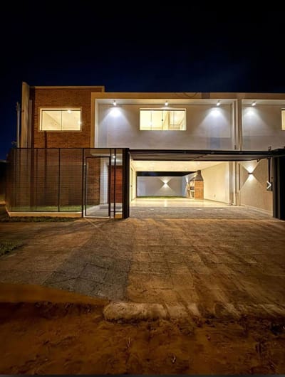VENDO EXCLUSIVA RESIDENCIA EN LUQUE - 4TO BARRIO 