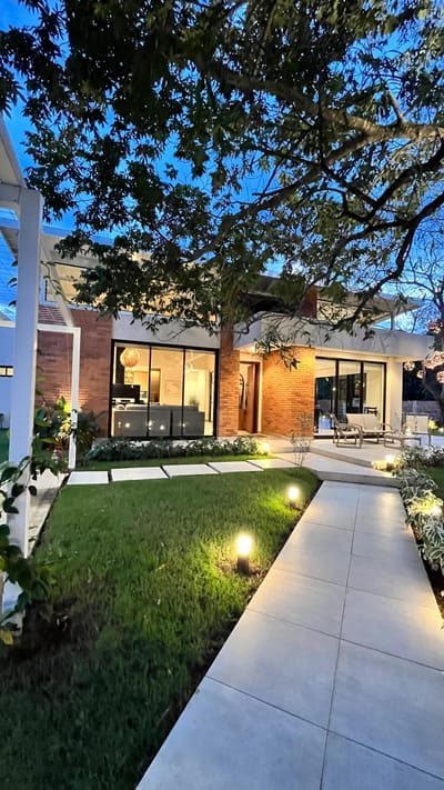 SAN BERNARDINO EN VENTA HERMOSA CASA DE 4 DORMITORIOS 
