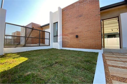 VENDO CHALET A ESTRENAR EN LUQUE LAURELTY
