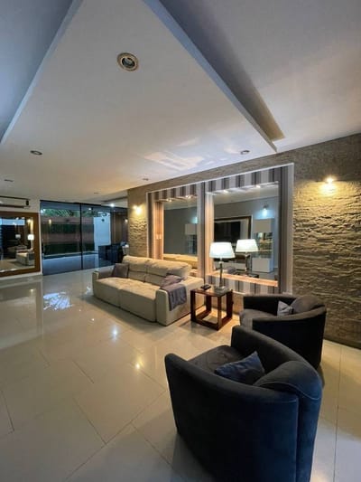 ALQUILO AMPLIO DUPLEX AMOBLADO EN LOS LAURELES