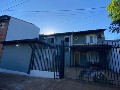 ALQUILO CASA DE 3 DORMITORIOS EN BARRIO ROBERTO L. PETIT!!!