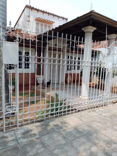  GRAN OPORTUNIDAD! EN VENTA UNA CASA EN ESQUINA! EN BARRIO RESIDENCIAL