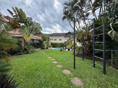 VENDO RESIDENCIA, BARRIO LAS LOMAS, ASUNCIÓN