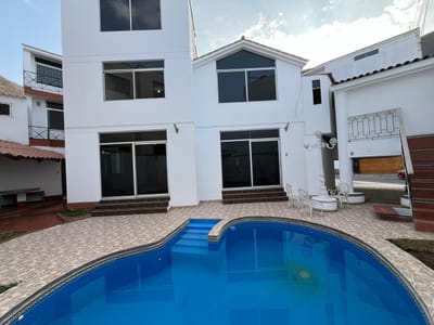 SE VENDE CASA EN LA RINCONADA DEL LAGO EN LA MOLINA CON PISCINA 