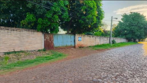 Alquilo EN CDE Bo. Fátima amplio terreno con tinglado
