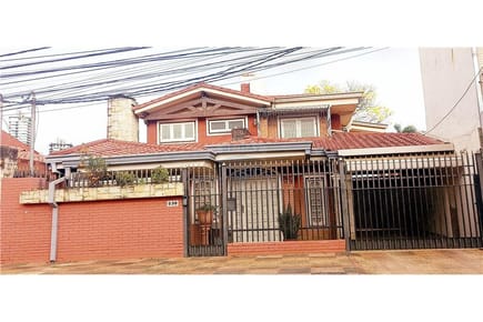VENDO AMPLIA CASA EN MBURUCUYA ASUNCIÒN