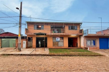Vivienda con salones comerciales en Luque