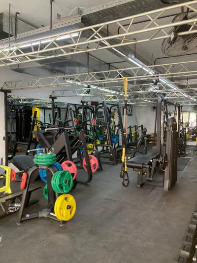 Vendo Gimnasio Con Equipamiento De Ultima Generación 