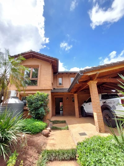 En Luque Barrio Cerrado En Venta Hermosa Residencia