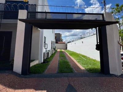 Vendo Moderna Residencia En Esquina En Lambare