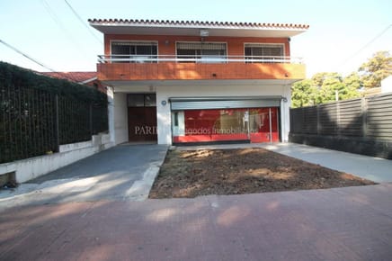 Venta Local comercial ARRENDADO, con apartamento Carrasco Punta Gorda