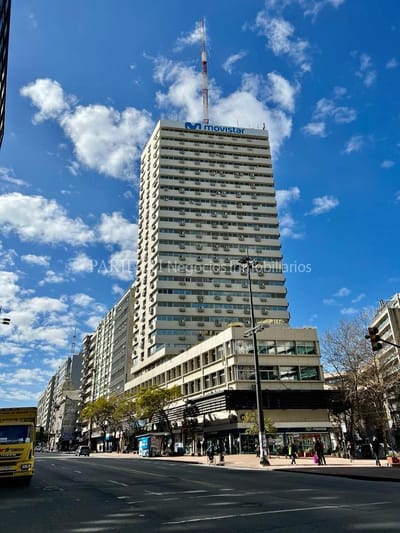 VENTA OFICINA  ARRENDADA TORRE EL GAUCHO CENTRO