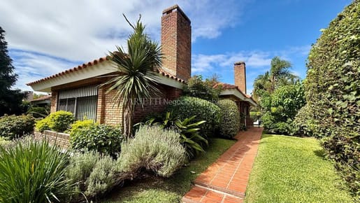 Venta Casa Carrasco Zona Colegios.