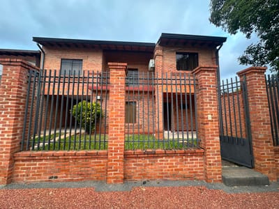  Casa en Alquiler en Lambaré – Barrio Kennedy