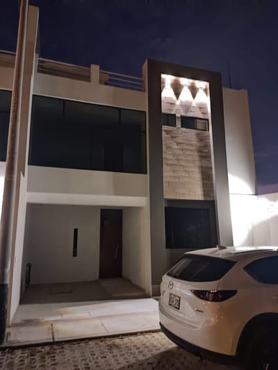 LINDA CASA DE ESTRENO EN VENTA URB.BOULEVARD  MIRAFLORES COUNTRY CLUB