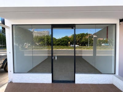En alquiler Locales comerciales  zona norte av. Cristobal de Mendoza