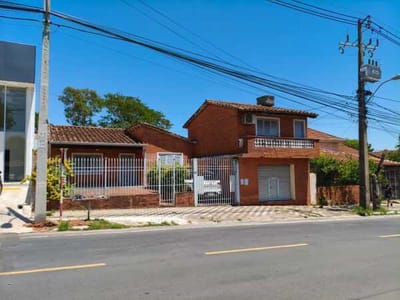 VENDO CASA EN BO. MBURICAO SOBRE AVENIDA PRINCIPAL GAUDIOSO NÚÑEZ