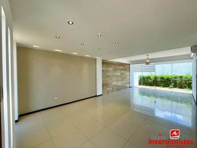 CASA DE 5 DORMITORIOS EN VENTA ZONA OESTE