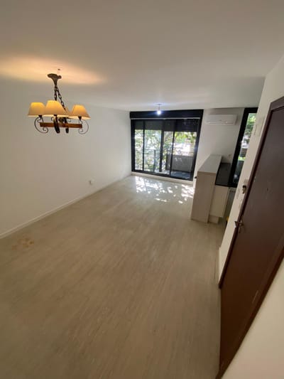 Dueño vende apartamento de 2 dormitorios + baño y garage al frente 5to piso 