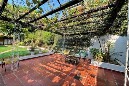 Vendo amplia casa sobre Facundo Machain