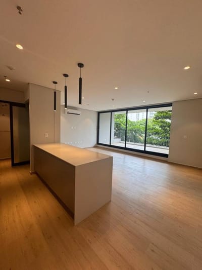 EN VENTA EXCLUSIVO DEPARTAMENTO DE 2 DORMITORIOS ZONA SHOPPING DEL SOL
