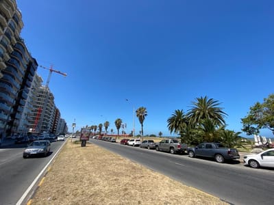 Venta Local Comercial Esquina sobre Rambla