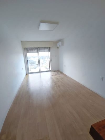 Alquiler de Apartamento de 2 Dormitorios con Garage y  Balcón en Pocitos