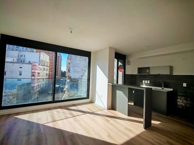 Alquiler  Apartamento de 2 Dormitorios Garaje  Tres Cruces