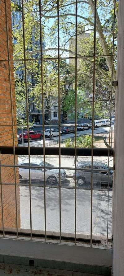 Alquiler Apartamento de 1 dormitorio con amplio patio, próximo a Facultades en Parque Rodó