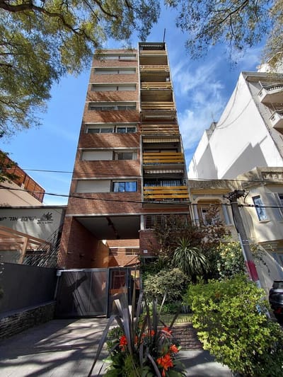Alquiler de cómodo monoambiente amueblado en Pocitos Sin Gastos Comunes!